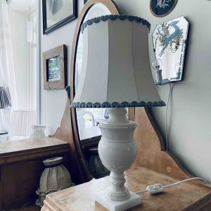 Satinskärm m skärmlyra