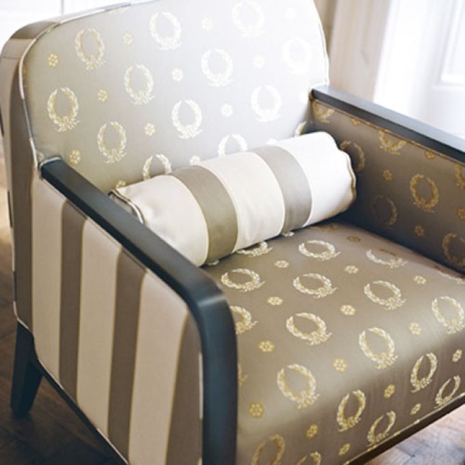 Möbeltyg Royal Victoria - Lagerkrans - Sidentyg