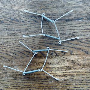 Tallriksupphängare - finns 2 st