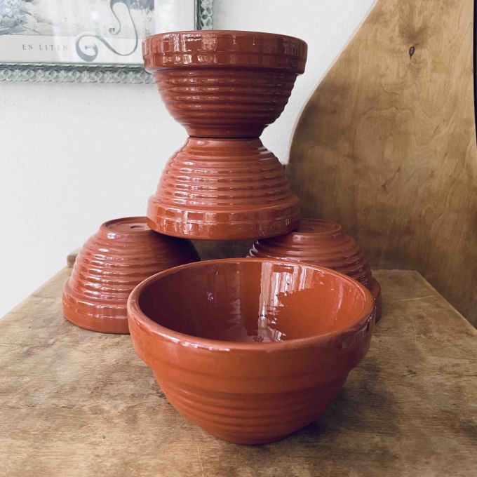 Set med 5 st bruna keramikskålar