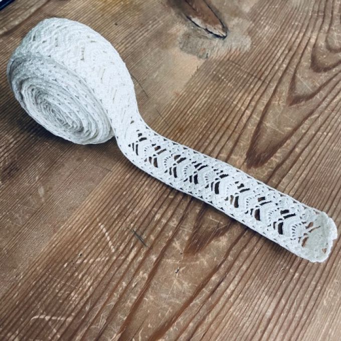 Spets 2,5 cm bred - 2 bitar