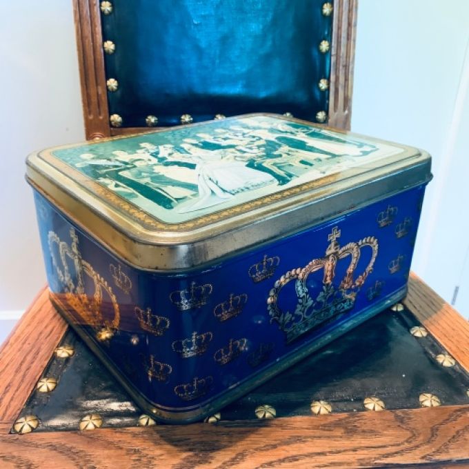 Äldre plåtburk Amigo Ystad