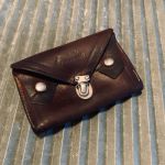 Gammal portmonnä i skinn