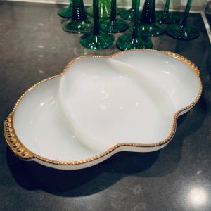 Tredelat fat med guldkant