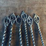 Set med 6 numrerade skedar