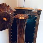 Hög ljushållare i trä