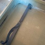 Resväska svartvit läderband