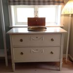 Byrå gustaviansk stil 1800-tal, 2 lådor