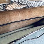 Kuvertväska ormskinnsimitation