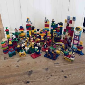 Stor Duplosats med låda - 338 bitar