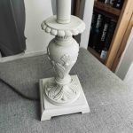 Hög bordslampa crèmevit