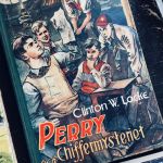 Set med 4 äldre charmiga pojkböcker