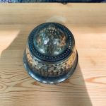 Knackad metallburk m lock