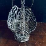 Flaskhållare virade metalltrådar