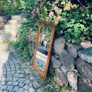 Spegel i trä fasetterat glas