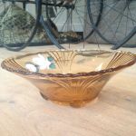 Glasskål med handmålade rosor