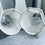 Paret lampettskärmar klockformade siden