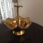 Mässingsskål med handtag