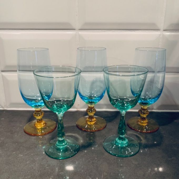 Set med 5 olika glas