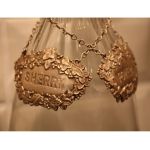 2 antika karaffer m brickor