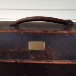 Antik sliten läderväska