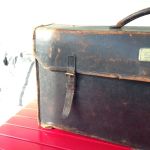 Antik sliten läderväska