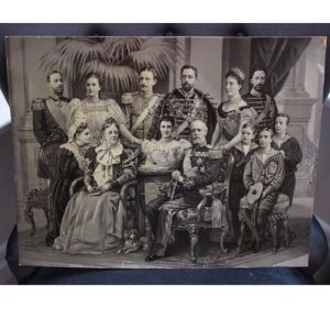 Äldre kartongtryck - Kungafamilj