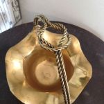 Mässingsskål med handtag