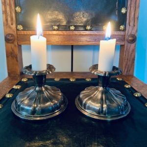 Set med två ljusstakar nysilver