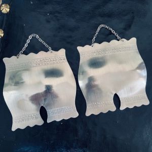 Paret handarbeten i tenn