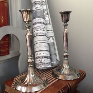 Paret ljusstakar metall