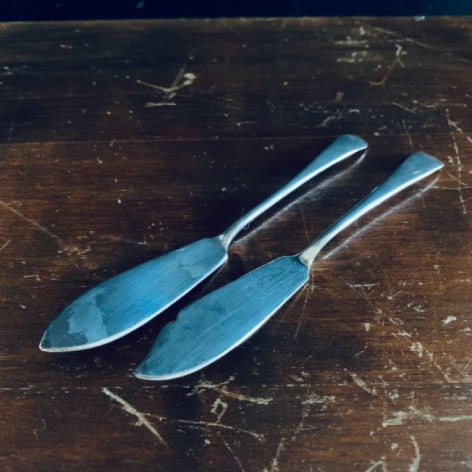 Paret små knivar för tex senap