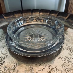 Metallfat med glasskål