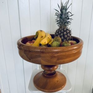 Stor träskål på fot