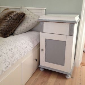 Tvättkommod / Nattduksbord