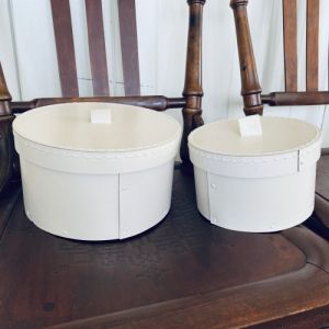 Paret cylindriska lådor